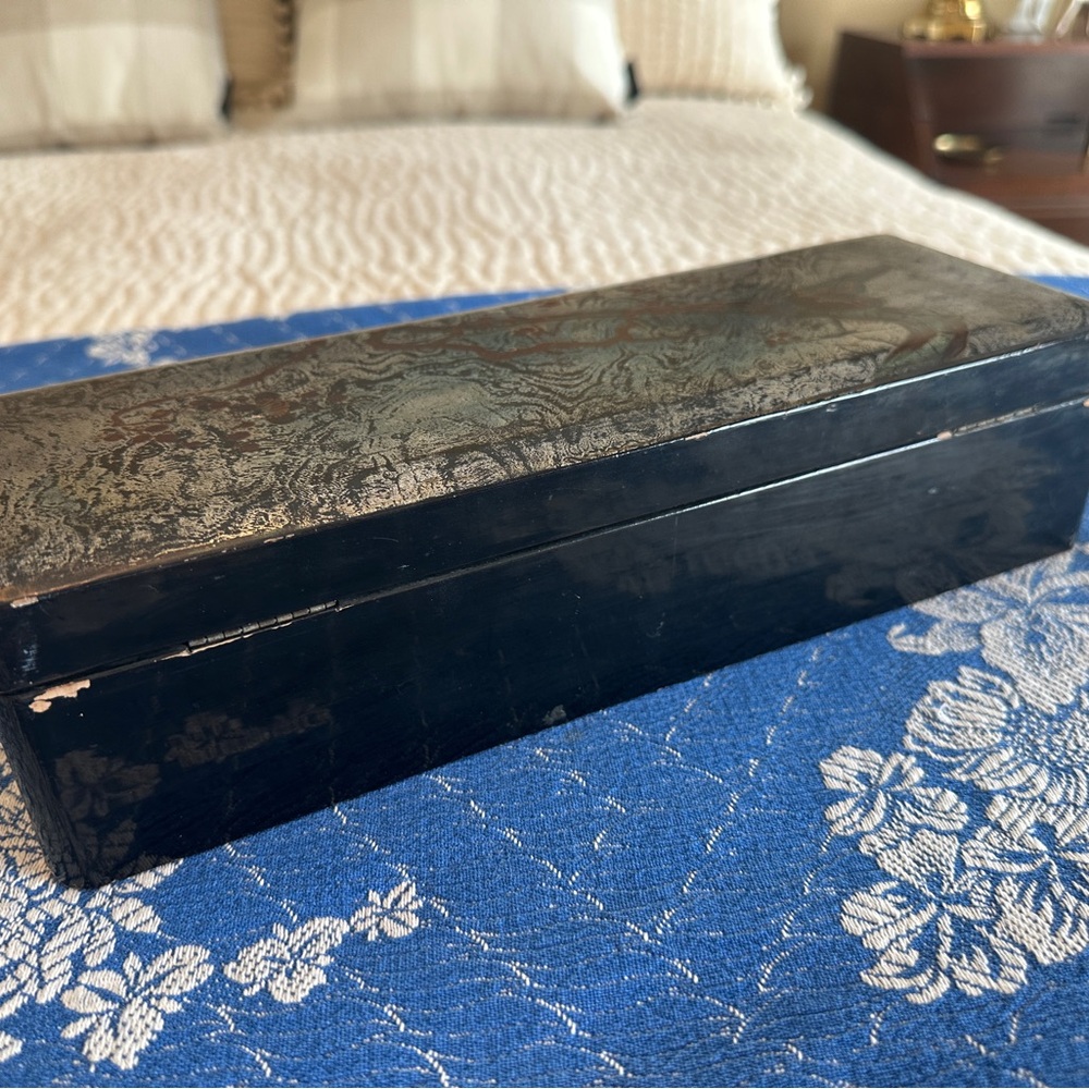 Vintage Black Lacquered Decorative Box with Bronze Marbling - Picture 5 of 5
